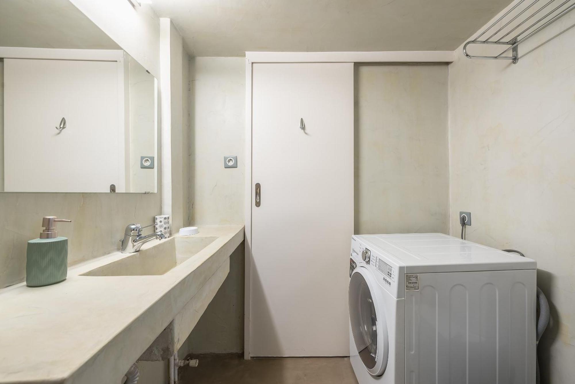 شقة Stylish 2 Bd Urban Retreat Near Panormou Metro أثينا المظهر الخارجي الصورة